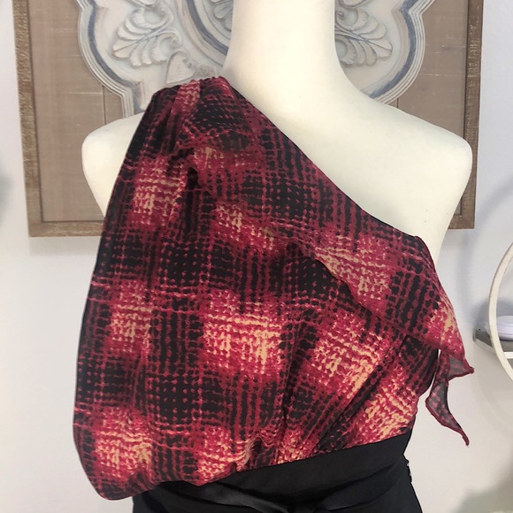 Bebe one shoulder burgundy & black draped flowy/fitted dress. Sz XXS. EUC - Picture 3 of 11